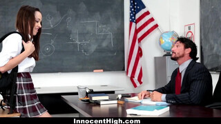 InnocentHigh - Diáklányt kúr a latina tanár